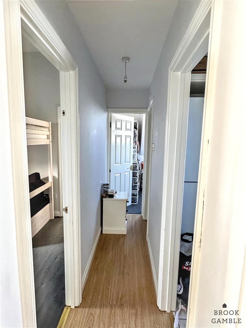 2 Bedroom Apartment - Purpose Built. Sussex Mansions in Eastbourne, East Sussex 12